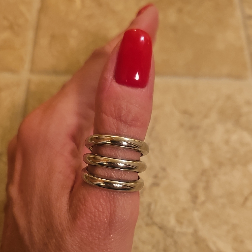 Elegant Silver Triple Band Ring - 8.5/9